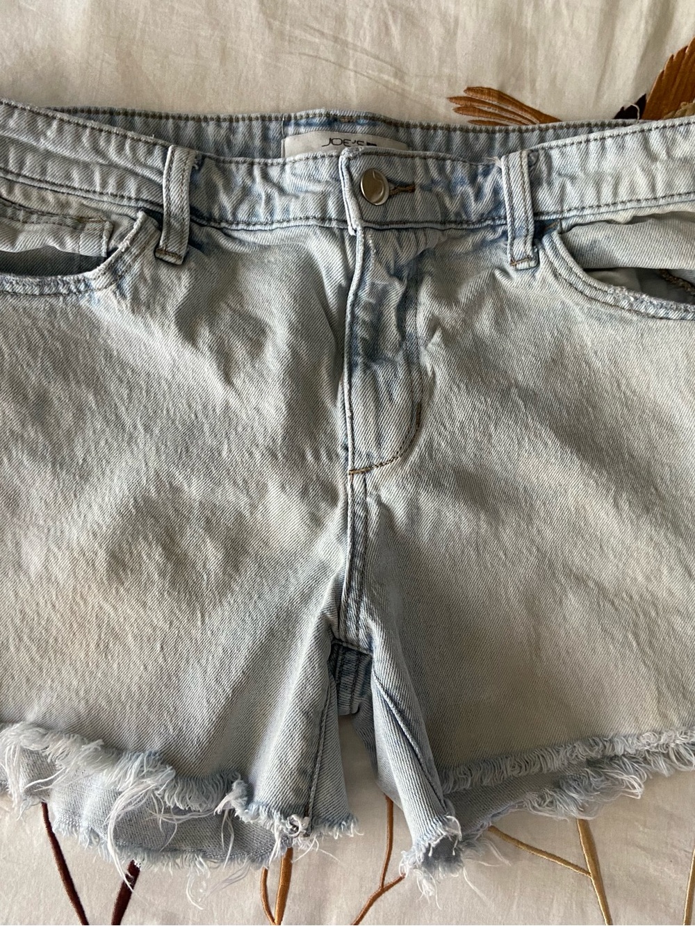 Joe’s Jeans Light Wash Denim Frayed Hem Stretch Women’s Shorts 31 3.5” inseam